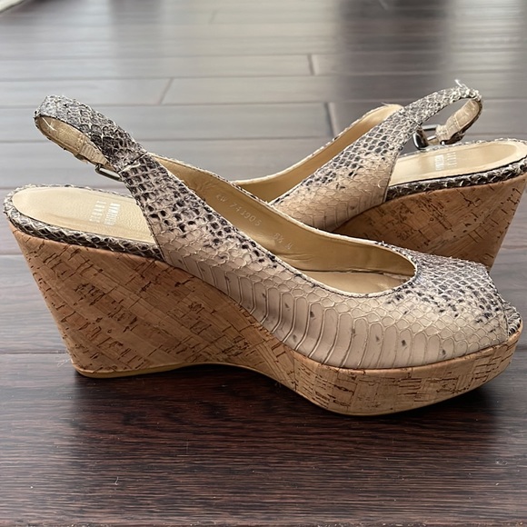 Stuart Weitzman Women’s Snakeskin Wedges - Picture 3 of 4